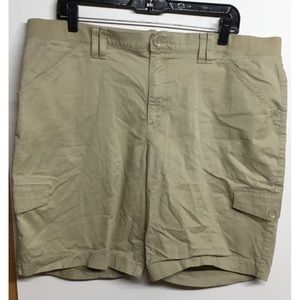 Ladies Plus Size 18 Lee Relaxed Fit Mid-Rise Khaki Shorts